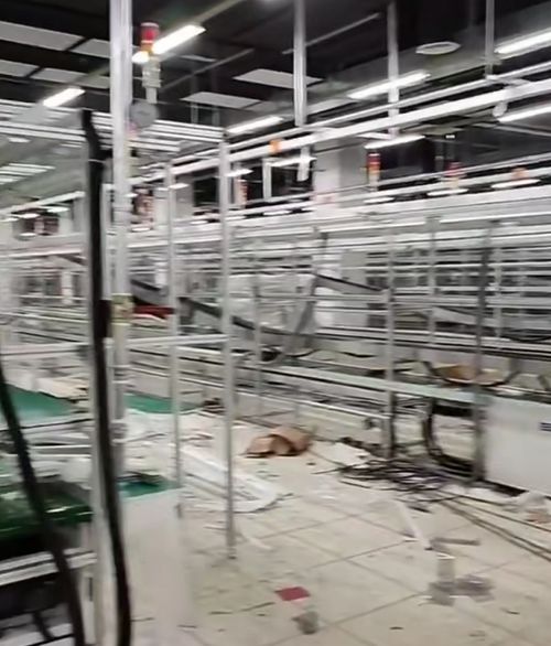 不满公司扔证件,网传昆山世硕厂线瘫痪,大批员工排队办辞职